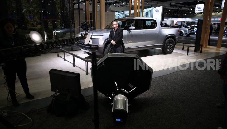 Rivian R1T, il pick-up elettrico da 764 CV - Foto 25 di 32