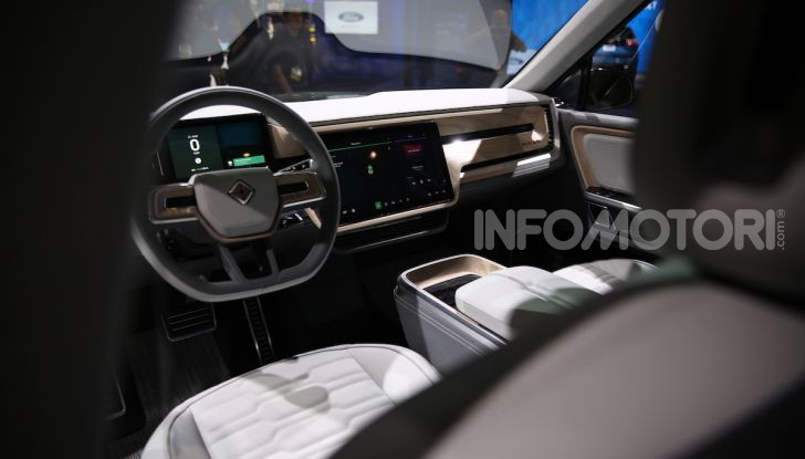 Rivian R1T, il pick-up elettrico da 764 CV - Foto 10 di 32