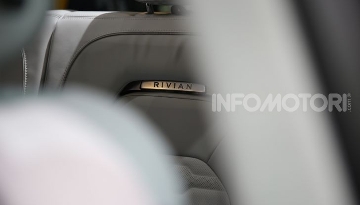 Rivian R1T, il pick-up elettrico da 764 CV - Foto 11 di 32