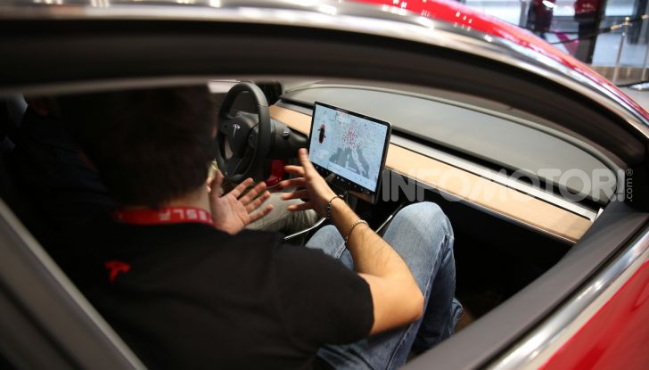 Tesla Model 3 diventa una consolle per videogame - Foto 10 di 23
