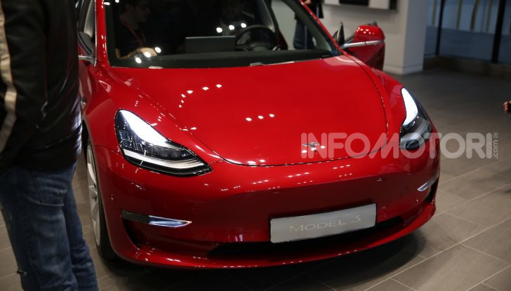 Tesla Model 3 diventa una consolle per videogame - Foto 9 di 23