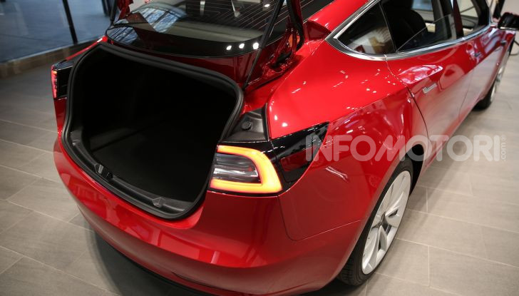 Tesla Model 3 diventa una consolle per videogame - Foto 13 di 23
