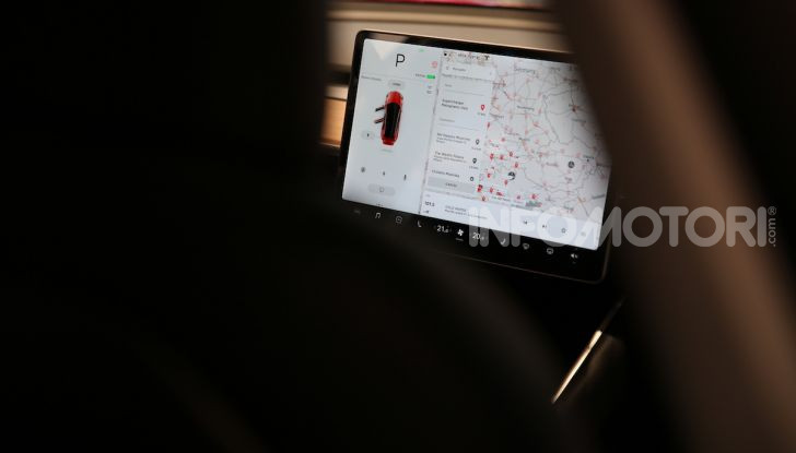 Tesla Model 3 diventa una consolle per videogame - Foto 15 di 23