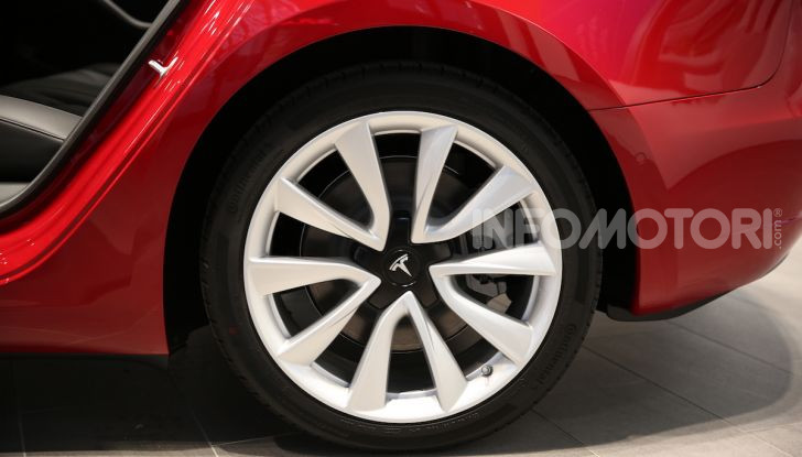 Tesla Model 3 diventa una consolle per videogame - Foto 14 di 23