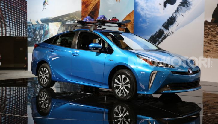 Nuova Toyota Prius AWD-i 2019, il nuovo ibrido anticipa il futuro - Foto 2 di 9