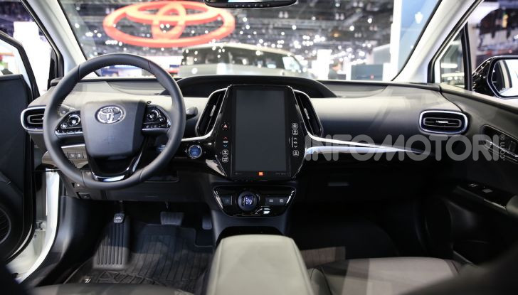 Nuova Toyota Prius AWD-i 2019, il nuovo ibrido anticipa il futuro - Foto 6 di 9