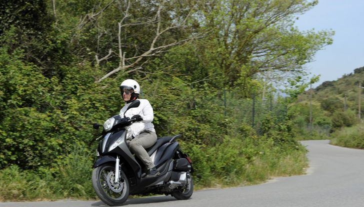 Prova su strada Piaggio Medley 2016, comfort in libertà - Foto 15 di 24
