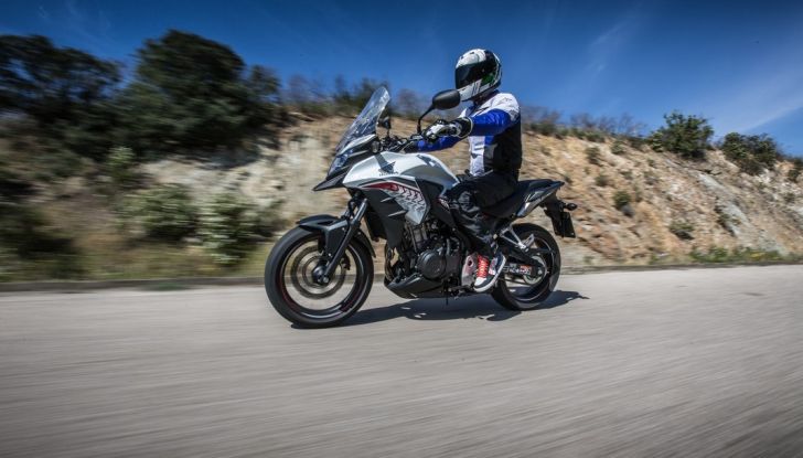 Test Honda CB 500X: divertimento e facilità immediata! - Foto 11 di 41