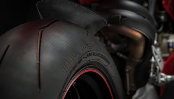 Ducati Panigale V4: tutto quello che c’è da sapere - Foto 31 di 52