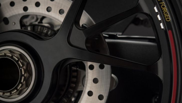 Ducati Panigale V4: tutto quello che c’è da sapere - Foto 32 di 52