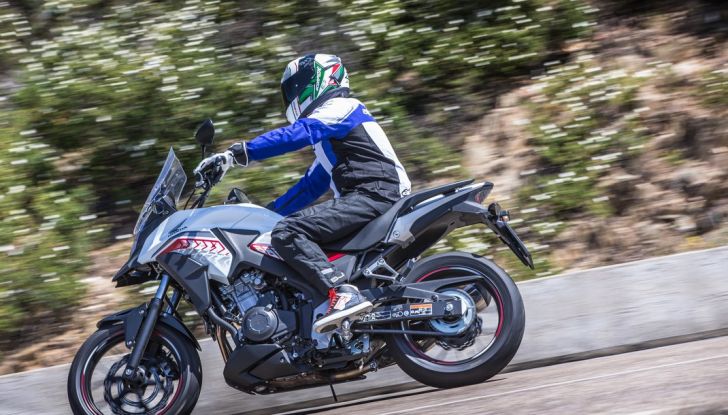 Test Honda CB 500X: divertimento e facilità immediata! - Foto 15 di 41