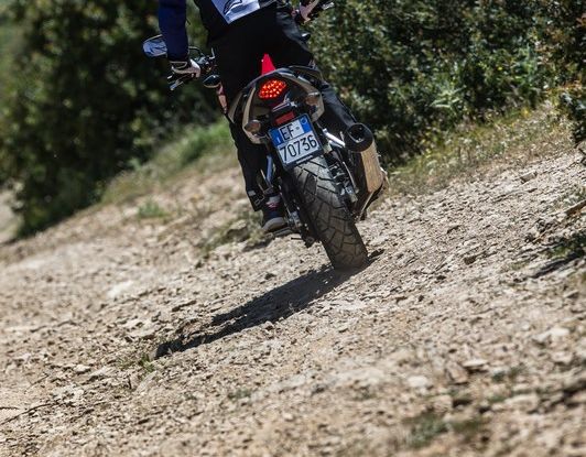 Test Honda CB 500X: divertimento e facilità immediata! - Foto 22 di 41