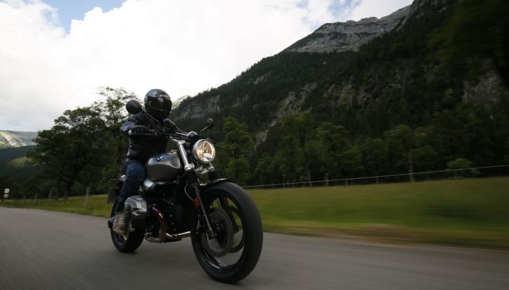 Prova della nuova BMW nineT Scrambler: due ruote selvaggia! - Foto 4 di 22