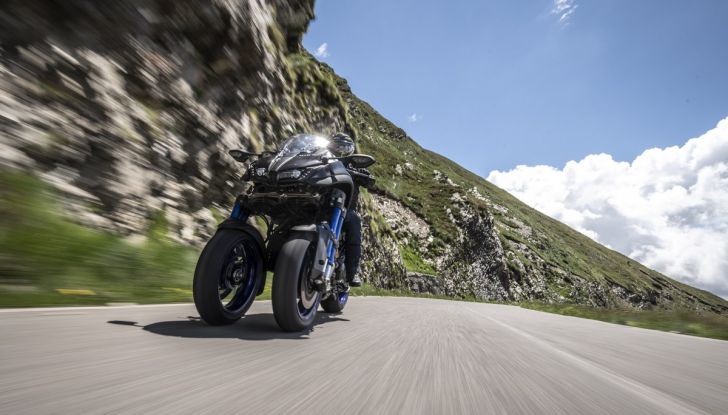 Yamaha Niken: come va la moto più discussa di sempre - Foto 9 di 22