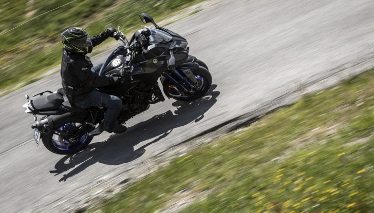 Yamaha Niken: come va la moto più discussa di sempre - Foto 12 di 22