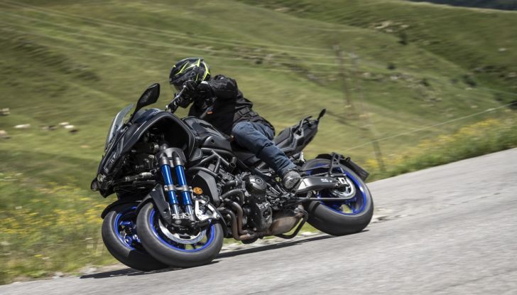 Yamaha Niken: come va la moto più discussa di sempre - Foto 15 di 22