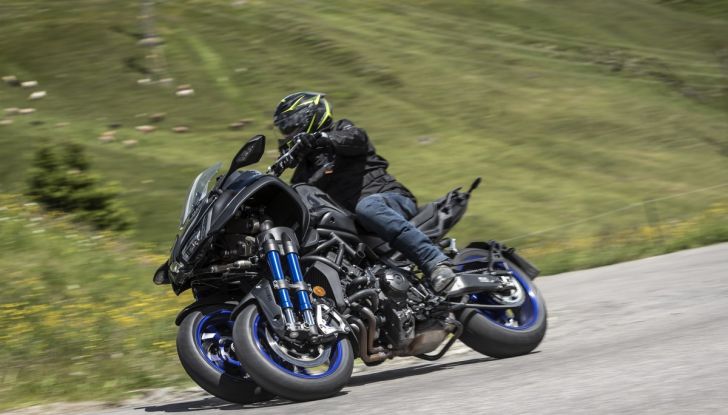 Yamaha Niken: come va la moto più discussa di sempre - Foto 19 di 22