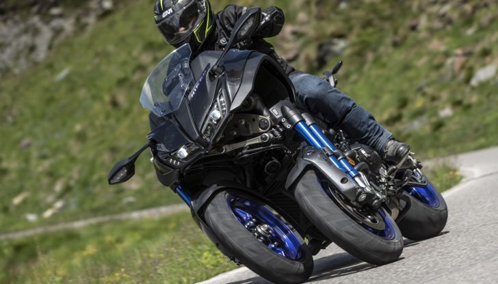 Yamaha Niken: come va la moto più discussa di sempre - Foto 21 di 22