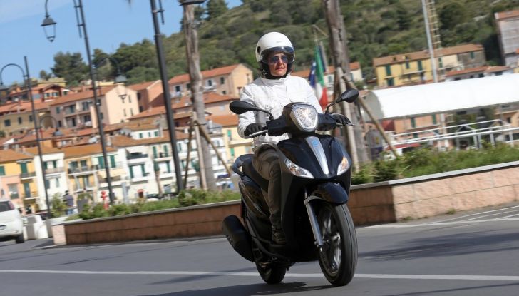 Prova su strada Piaggio Medley 2016, comfort in libertà - Foto 17 di 24