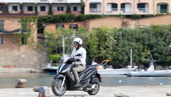 Prova su strada Piaggio Medley 2016, comfort in libertà - Foto 18 di 24