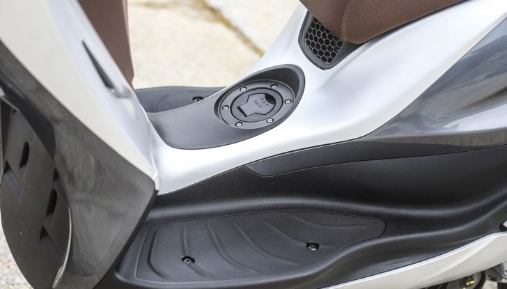 Prova su strada Piaggio Medley 2016, comfort in libertà - Foto 19 di 24