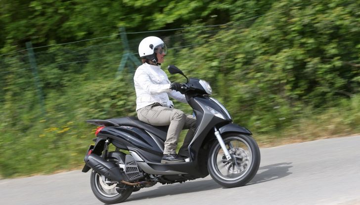 Prova su strada Piaggio Medley 2016, comfort in libertà - Foto 22 di 24