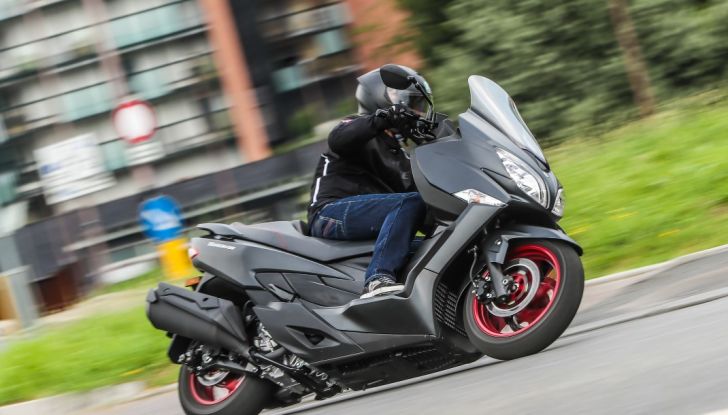 Nuovo Suzuki Burgman 400 ABS: Big in Japan! - Foto 10 di 12