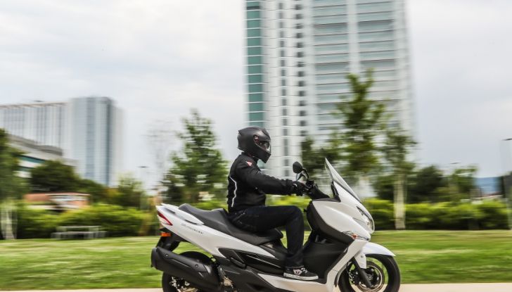 Nuovo Suzuki Burgman 400 ABS: Big in Japan! - Foto 11 di 12