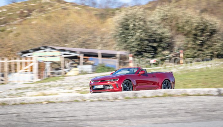 Test Drive Chevrolet Camaro Cabrio, la 2.0 turbo per andare ovunque - Foto 37 di 54