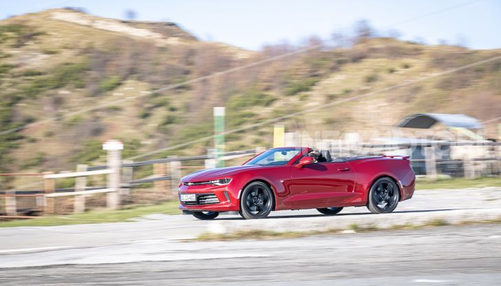 Test Drive Chevrolet Camaro Cabrio, la 2.0 turbo per andare ovunque - Foto 38 di 54