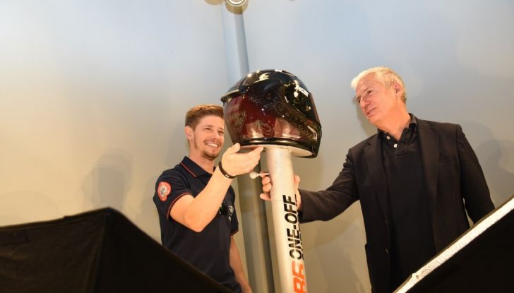 Casey Stoner presenta il Nolan X-802RR Ultra Carbon SuperHero - Foto 8 di 16