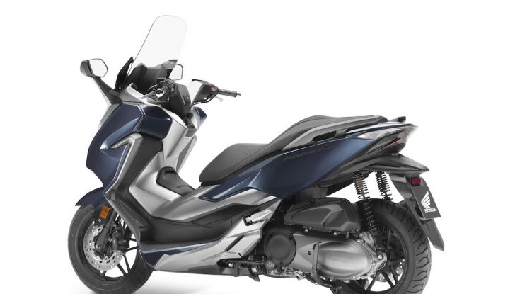Honda Forza 300 2018, lo scooter cittadino si rinnova con un tocco premium - Foto 3 di 8