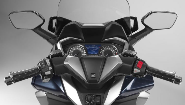 Honda Forza 300 2018, lo scooter cittadino si rinnova con un tocco premium - Foto 7 di 8