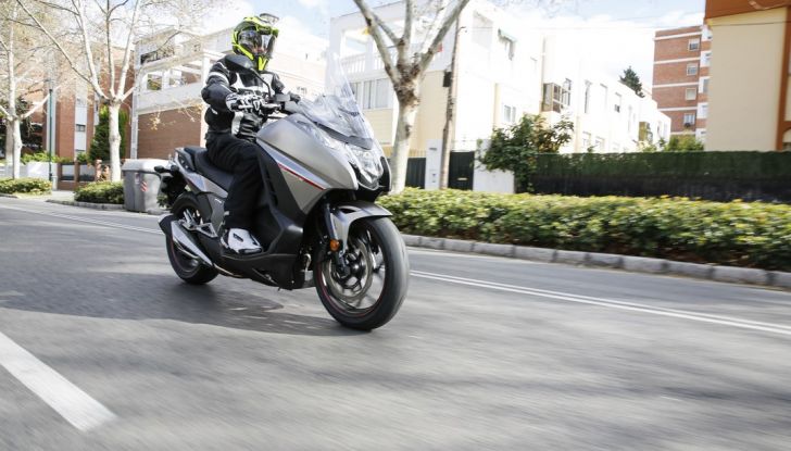 Prova su strada: nuovo Integra 750 2016, Emozioni tra moto e scooter - Foto 43 di 43