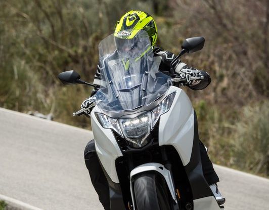 Prova su strada: nuovo Integra 750 2016, Emozioni tra moto e scooter - Foto 12 di 43
