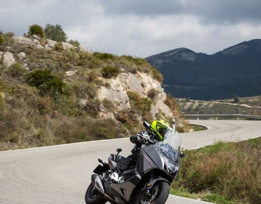 Prova su strada: nuovo Integra 750 2016, Emozioni tra moto e scooter - Foto 32 di 43