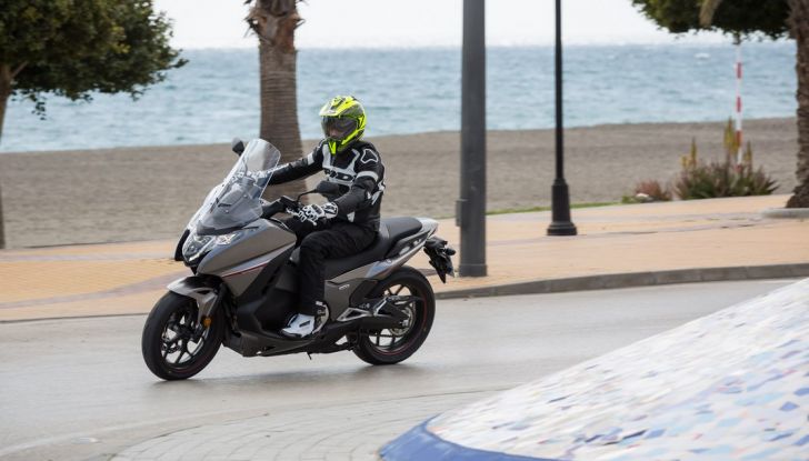 Prova su strada: nuovo Integra 750 2016, Emozioni tra moto e scooter - Foto 23 di 43