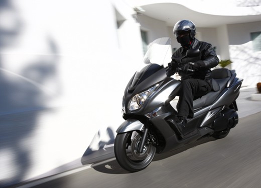Accessori scooter: da Givi tutto per l'Honda SW-T400 - Motociclismo