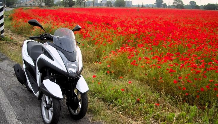 Prova su strada Yamaha Tricity: la città è più sicura - Foto 11 di 43