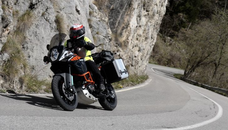 KTM 1050 Adventure: Prova su strada, prestazioni e prezzo - Foto 8 di 48