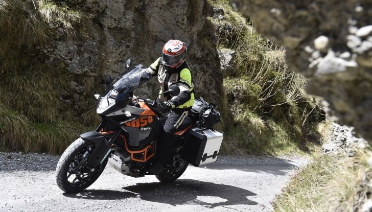 KTM 1050 Adventure: Prova su strada, prestazioni e prezzo - Foto 12 di 48