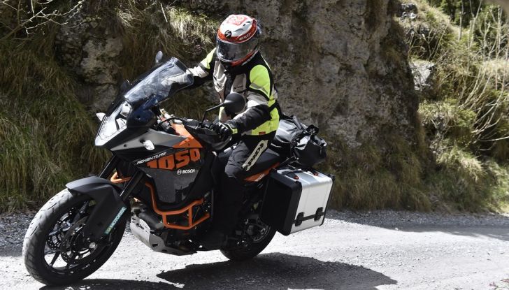 KTM 1050 Adventure: Prova su strada, prestazioni e prezzo - Foto 15 di 48