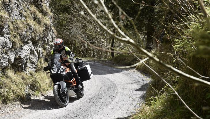 KTM 1050 Adventure: Prova su strada, prestazioni e prezzo - Foto 16 di 48
