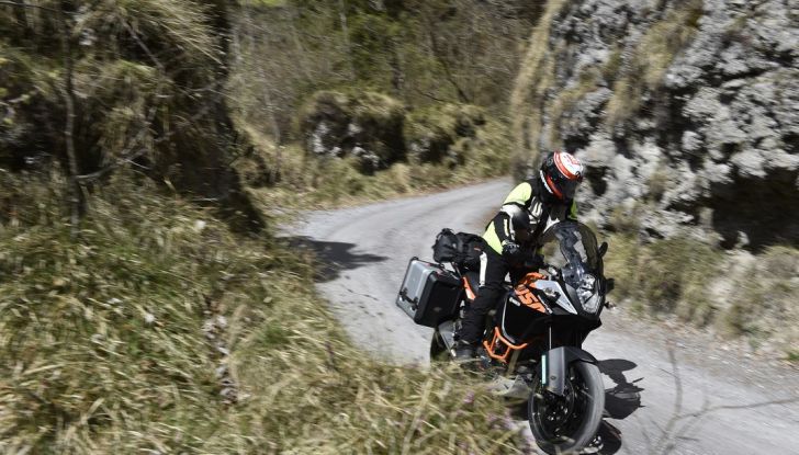 KTM 1050 Adventure: Prova su strada, prestazioni e prezzo - Foto 20 di 48