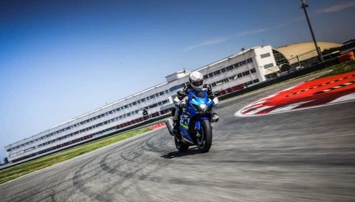 Prova in pista Suzuki GSX-R 1000 2017: il Ritorno del Re - Foto 21 di 24