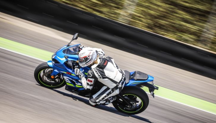 Prova in pista Suzuki GSX-R 1000 2017: il Ritorno del Re - Foto 11 di 24