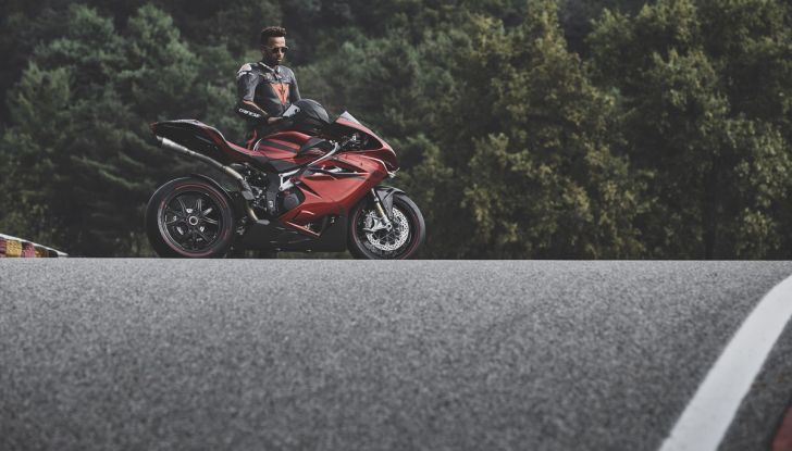 MV Agusta F4 LH44: migliorare la perfezione - Foto 12 di 40