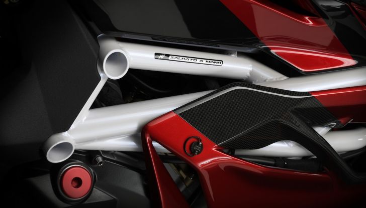 MV Agusta F4 LH44: migliorare la perfezione - Foto 35 di 40