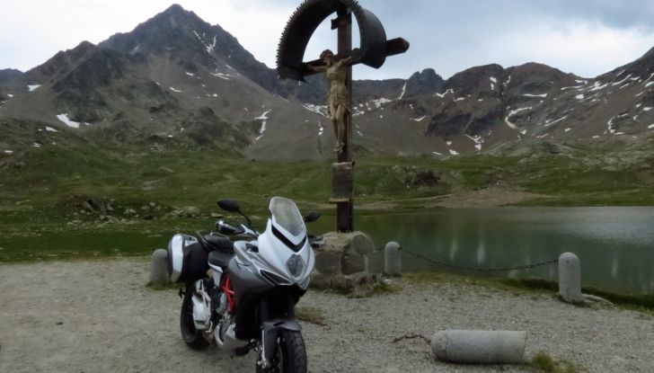 MV Agusta Turismo Veloce: la prova su strada - Foto 12 di 44