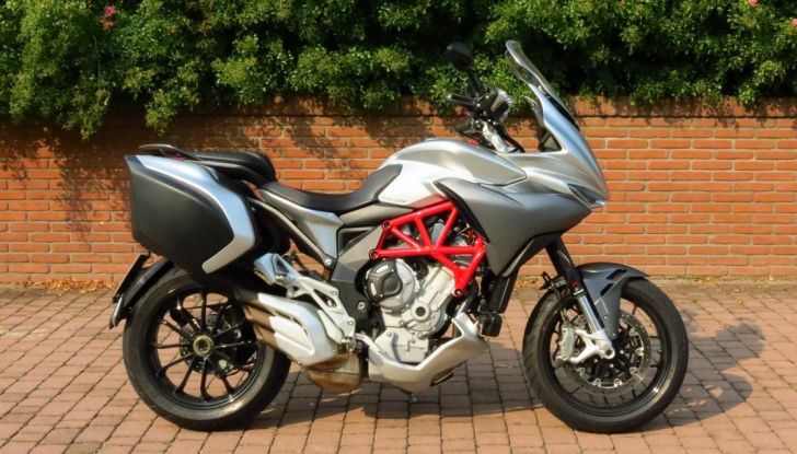 MV Agusta Turismo Veloce: la prova su strada - Foto 13 di 44